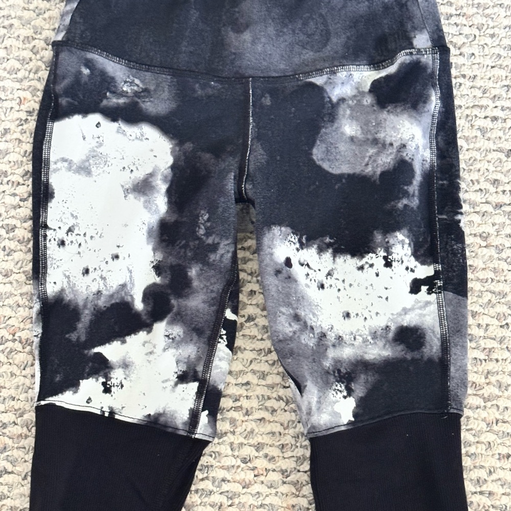 ALO Yoga High Waisted Goddess Leggings XS Black White Tie Dye Pants NO LOGO - Picture 3 of 7